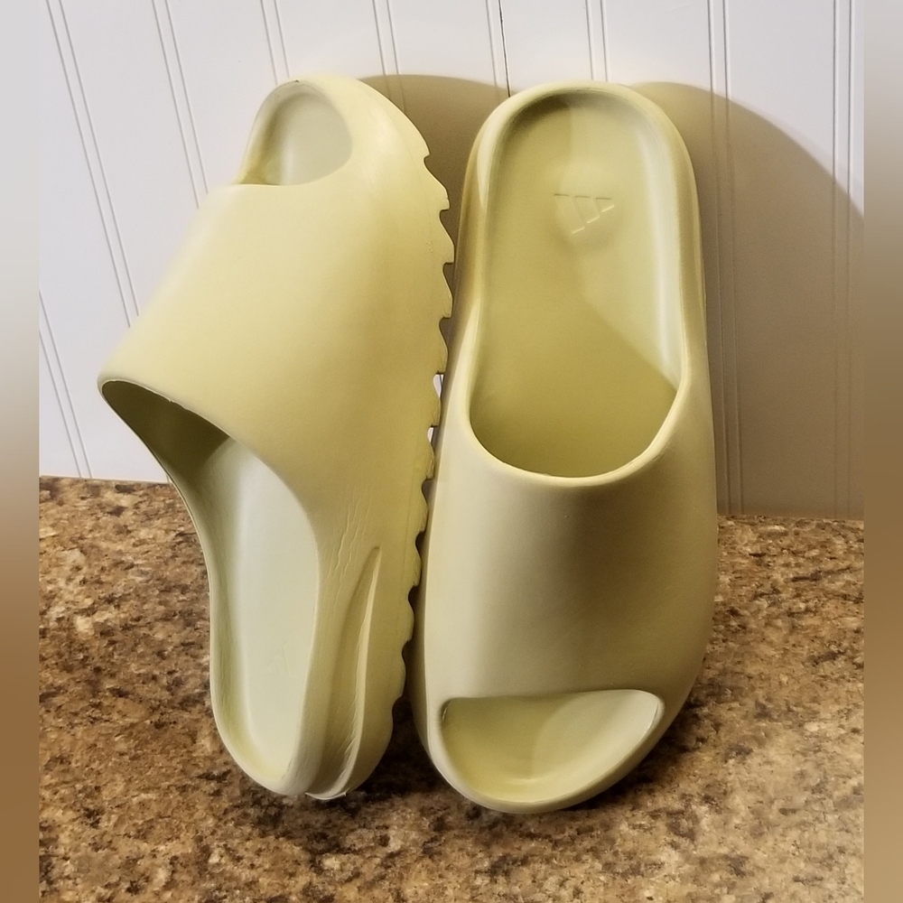 Adidas Yeezy Slides 'Desert Sand' FW6344 Size 11 Men's